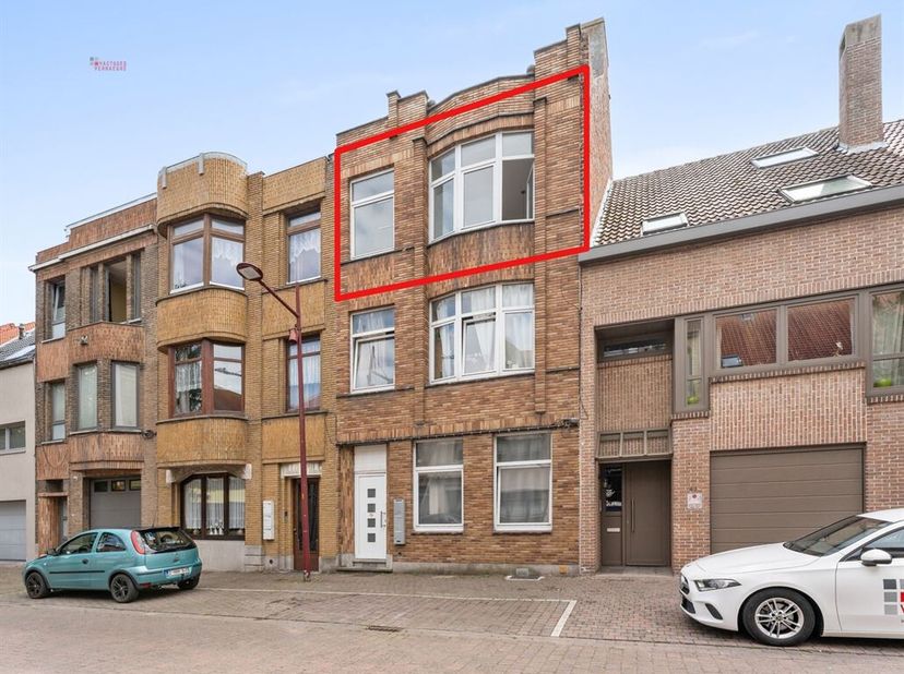 Instapklare  en ruim duplex appartement met 3 slaapkamers op topligging<br />
Bent u op zoek naar een ruim en gerenoveerd appartement met veel lichtin