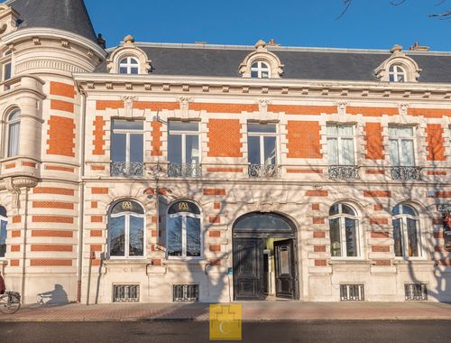                                         Espace de bureaux à louer à Brugge, € 650
