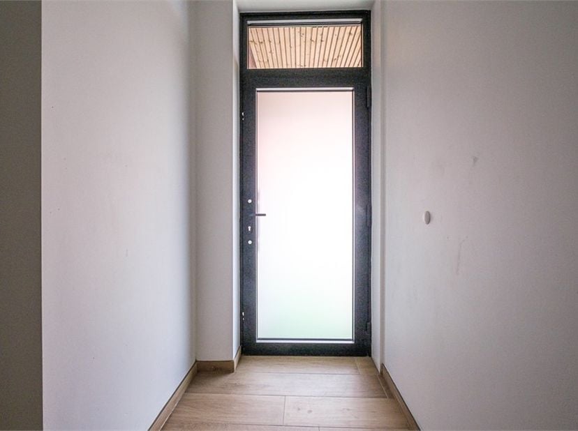 <br />
Langs de Sint-Nikolaasstraat ter hoogte van nummer 10 vinden we dit nieuwbouw appartement terug. Grote troef van deze woning is ongetwijfeld de