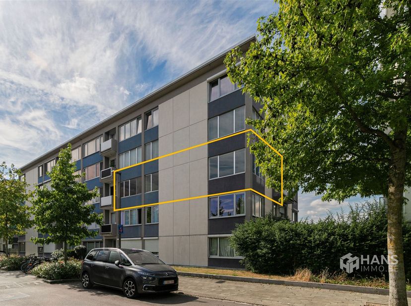 Rustig wonen en toch alles binnen handbereik? Hier combineer je het beste van beide. Dankzij de nabijheid van station Antwerpen-Berchem, openbaar verv