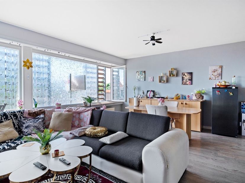 Appartement spacieux et bien entretenu, comprenant 2 chambres, une terrasse et un garage, situé dans le centre de Kalmthout.<br />
Prix indicatif : 24