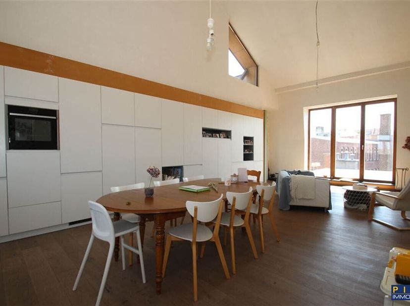 Superbe appartement de 111m², 2 chambres, situé au coeur de la ville, spacieux et lumineux séjour, 2 terrasses exposées au sud avec vue spectaculaire