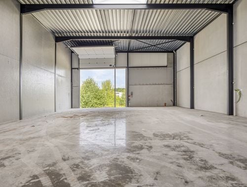                                         Entrepôt sans bureau à vendre à Tielt, € 350.000
