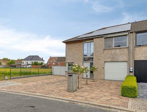                                         Woning te koop in Sint-Eloois-Vijve, € 475.000
