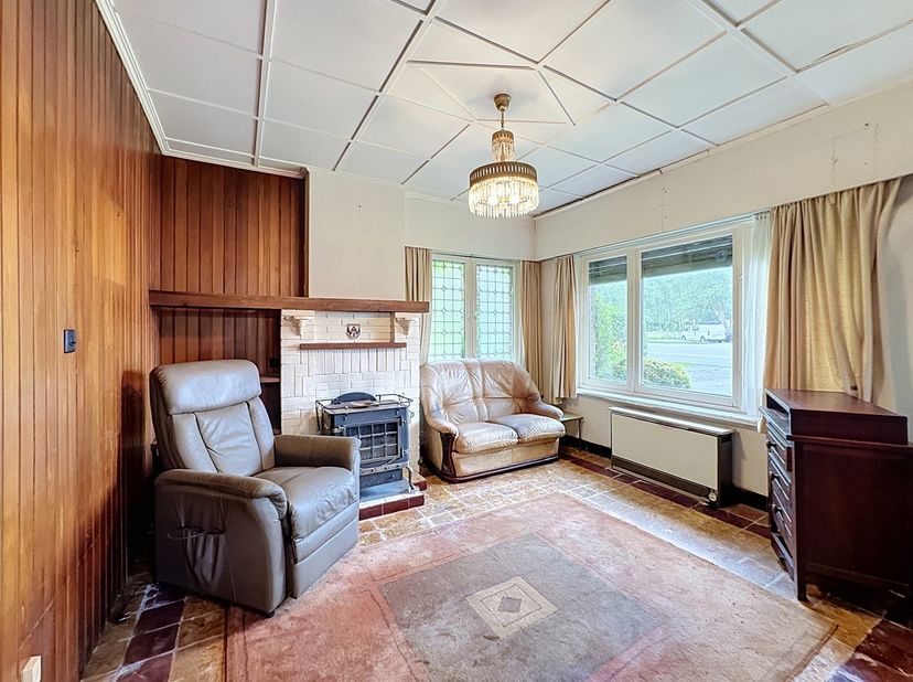 Woning met 5 slpks met opslagruimte (313m2) op een interessant perceel grond van 3.196m2 te Lissewege!<br />
<br />
INDELING:<br />
Gelijkvloers:<br /