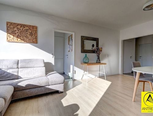                                         Appartement à louer à Edegem, € 999
