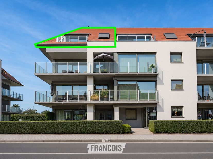 Dit modern en instapklaar hoekappartement is gelegen in het hart van Veurne, op wandelafstand van winkels, horecazaken en andere voorzieningen. Dankzi