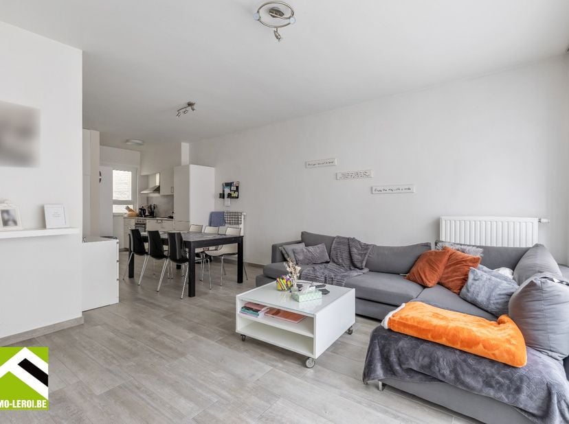 Bekijk dit appartement rechtstreeks op de site van Immo Leroi: https://www.immo-leroi.be/pand/kopen-appartement-tongeren/7625594<br />
<br />
In de He
