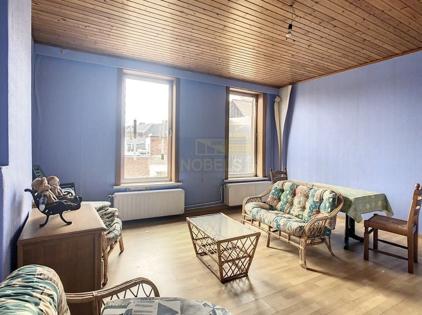 A vendre, espace commercial &amp;nbsp;avec beaucoup de potentiel à proximité du centre de Brakel !<br />
<br />
<br />
Maison/espace commercial SITUÉ AU C