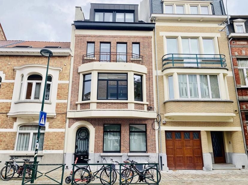 Bien présenté par Maia Zinchenko: maia.zinchenko@victoire.be<br />
Victoire-Junot vous présente en exclusivité: Ixelles, entre les Etangs et l'avenue