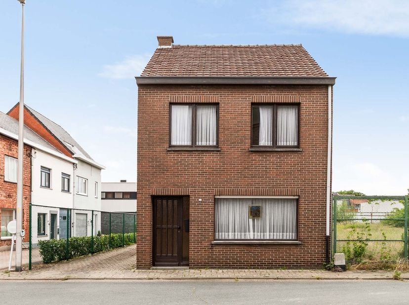 Te renoveren woning op rustige ligging nabij het centrum van Leopoldsburg<br />
<br />
Bent u op zoek naar een woning die u volledig naar eigen smaa