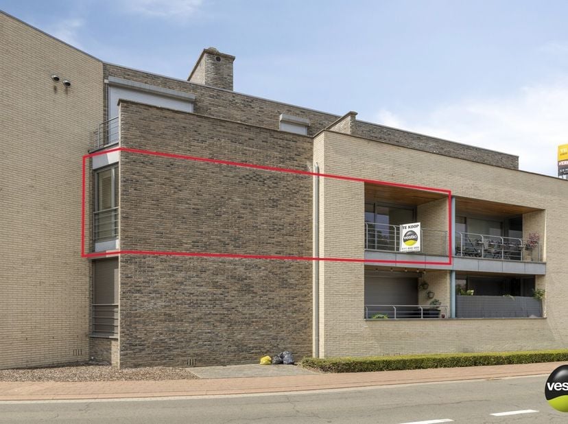 Instapklaar appartement met 2 slaapkamers en royale terrassen te Hoeselt<br />
<br />
Op zoek naar een ruim en lichtrijk appartement in het hartje van