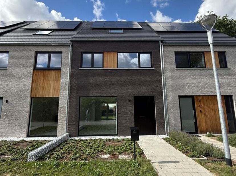 BEN-woning met 4 slaapkamers, terras en tuin op een toplocatie! <br />
Ligging<br />
Deze energiezuinige BEN-woning is gelegen in een rustig en kindvr