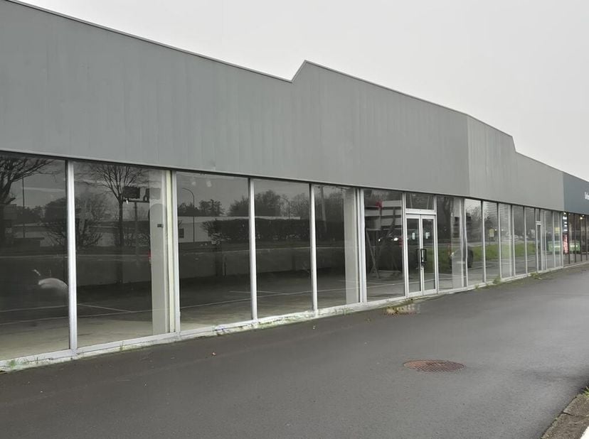 Bien professionnel à louer
                    à 9100 Sint-Niklaas