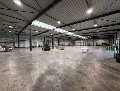                                        Magazijn zonder bureel te huur in Sint-Truiden, € 4.000
