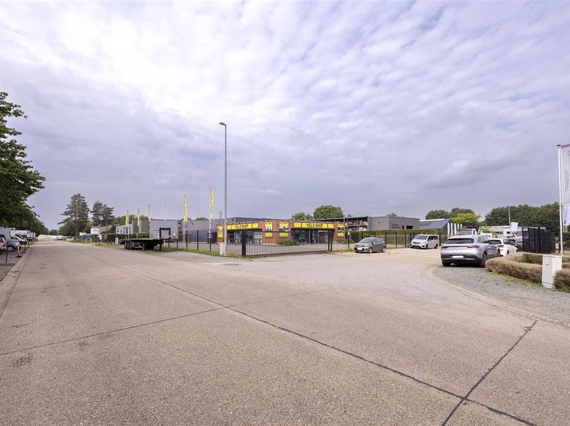 Bien professionnel à vendre
                    à 2200 Herentals