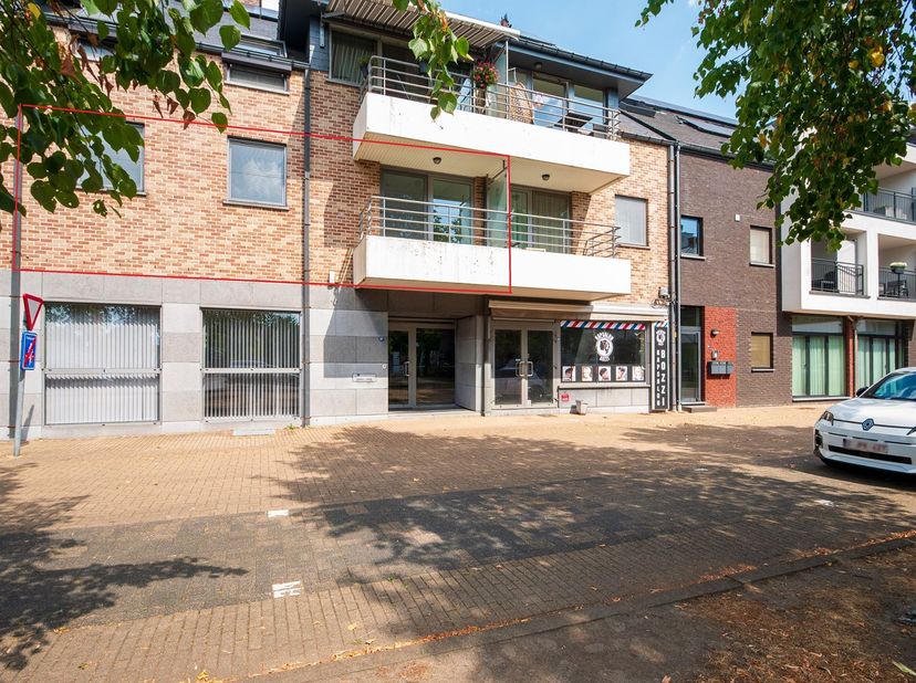 ZEER ENERGIEZUINIG APPARTEMENT MET 2 SLAAPKAMERS, TERRAS EN PRIVATIEVE GARAGE IN HET CENTRUM VAN LEOPOLDSBURG<br />
Bent u op zoek naar een comfortab