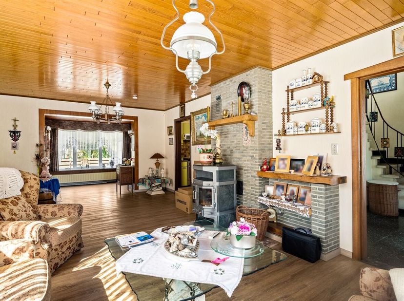 Charmante vrijstaande woning met gunstig EPC<br />
Ligging:<br />
Gelegen in een rustige, residentiële wijk in Genk, met een vlotte verbinding naar Ha