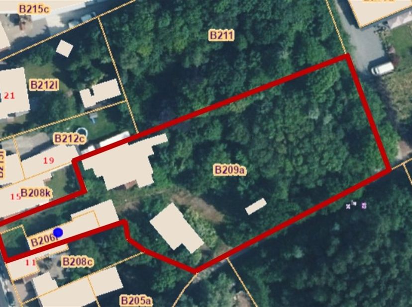 Bent u op zoek naar een bouwgrond voor een halfopen bebouwing regio Stekene? Dan is dit zeker iets voor u. Deze grond bevindt zich op wandelafstand va