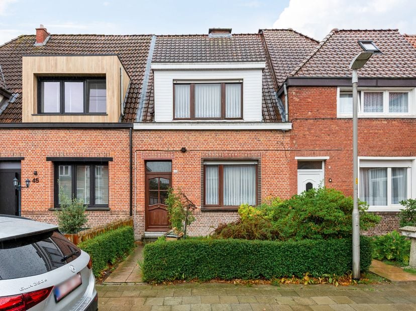 Te renoveren woning met diepe tuin en achterliggende garage op toplocatie in Niel<br />
<br />
Op zoek naar een woning die je volledig naar eigen hand