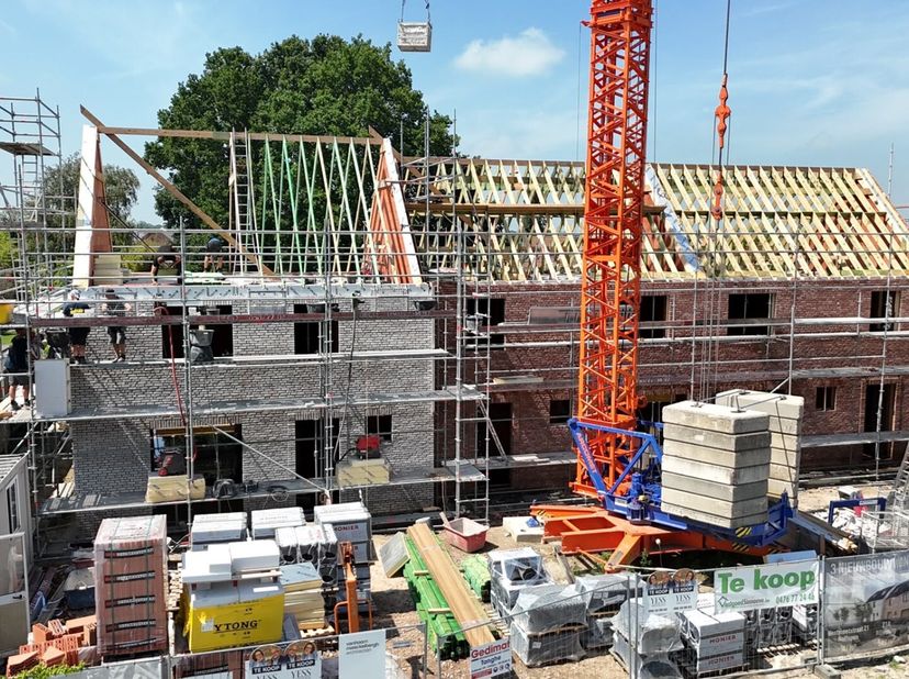 Rond de Mokkerkapel worden drie moderne BEN-woningen gebouwd op een toplocatie, op wandelafstand van scholen, winkels en openbaar vervoer. De woningen