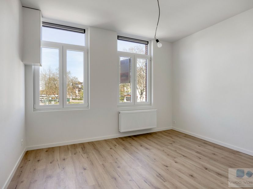Op een uitstekende locatie te Lier bevinden zich deze 2 charmante rijwoningen met 3 volwaardige slaapkamers en gezellige stadstuin.<br />
&amp;nbsp;<br />