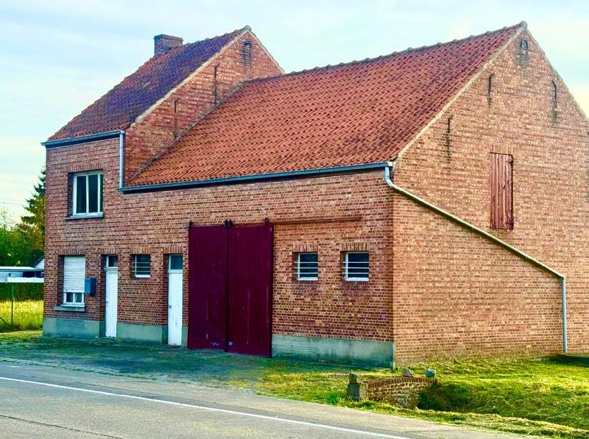 Karaktervolle eigendom met eindeloze mogelijkheden op toplocatie!<br />
<br />
Droomproject op een uitstekende zichtlocatie , een authentieke karakter