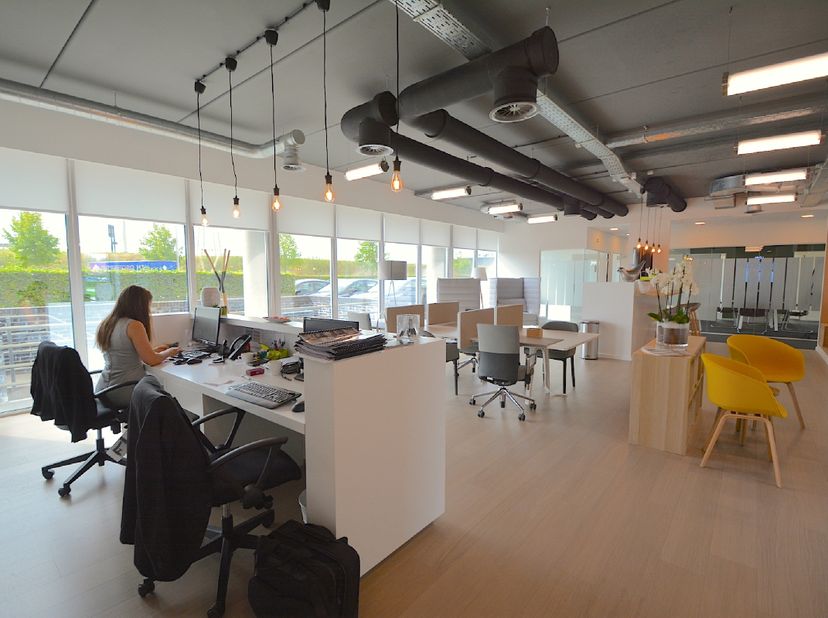 Bien professionnel à louer
                    à 8800 Roeselare