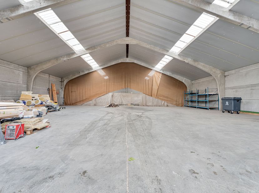 Bien professionnel à louer
                    à 8560 Wevelgem