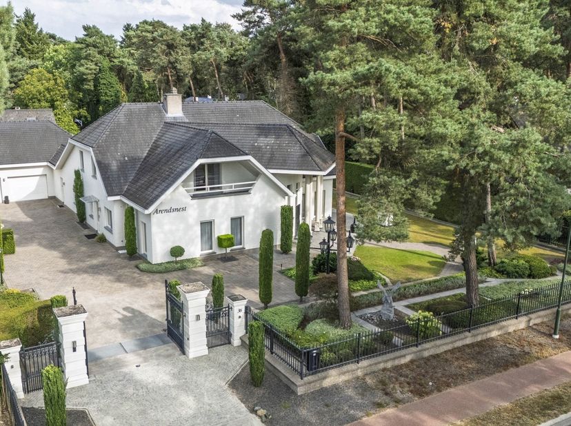 Riante, levensloopbestendige villa 'Arendsnest' met uitzonderlijk hoogwaardige afwerking te Achel (Hamont-Achel), nabij Pelt, en vlakbij de Nederlands
