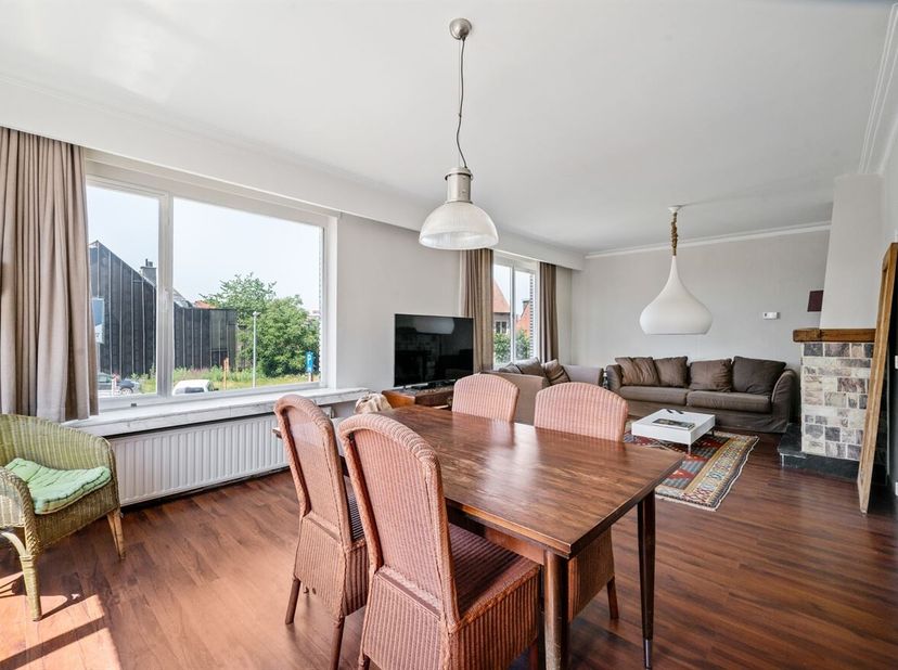 3-slaapkamerappartement met terras en garage in Herentals! <br />
Indeling: Inkomhal, leefruimte, keuken, 3 slaapkamers, badkamer, apart toilet, terra