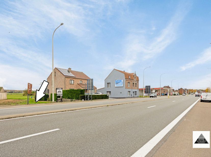 Vlot bereikbaar perceel bouwgrond voor open bebouwing. Op fietsafstand van school en winkels! Bushalte nabij. Vlotte verbinding naar snelweg.<br />
Ac
