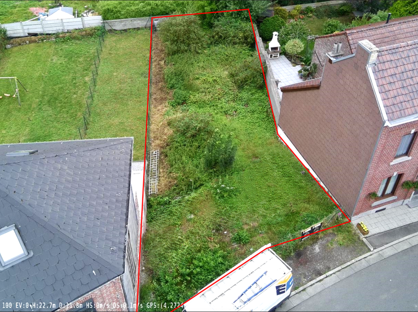 Crownimmo propose à Anderlues ce terrain à bâtir de 3 ares 58 centiares (≈ 358 m²), une opportunité rare pour concrétiser votre projet de construction