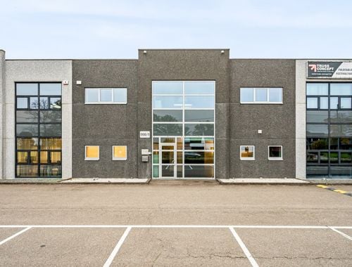                                         Bedrijfsgebouw te huur in Dessel, € 4.000
