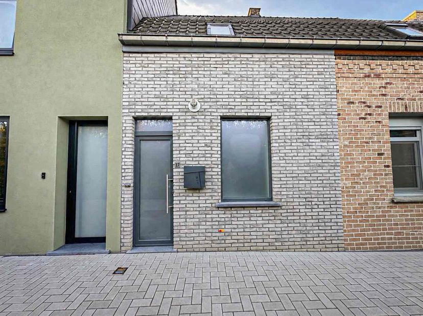 Huis te huur in Dwarsstraat 17,
                    9690 Berchem