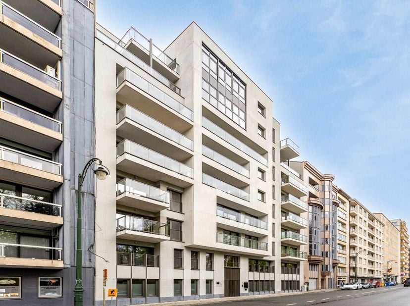 Appartement te koop in Avenue de la Joyeuse Entrée 7,
                    1040 Etterbeek