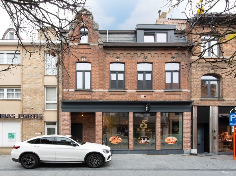 Centraal gelegen investeringspand op een commerciële topligging te Nieuwpoort-Stad, op wandelafstand van de Grote Markt, de kaai en alle voorzieningen