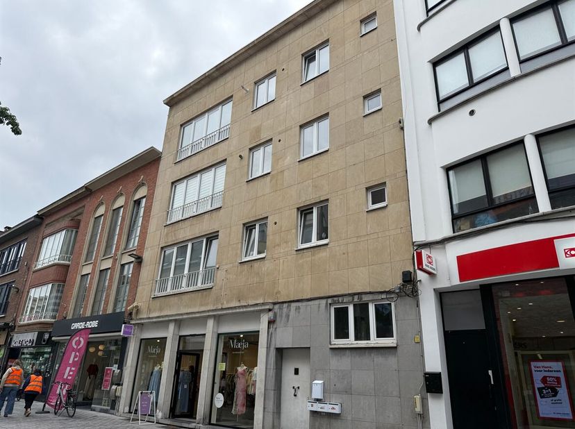 Gezellig appartement in hartje Mechelen<br />
Op de Bruul 116 te Mechelen bevindt zich dit gezellig appartement op de derde verdieping. Het appartemen