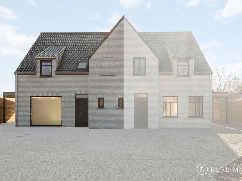 Deze prachtige en instapklare halfopen nieuwbouwwoning is gelegen in het landelijke Kerkhove, op een ruim perceel van 772 m² langs een vlot bereikbare