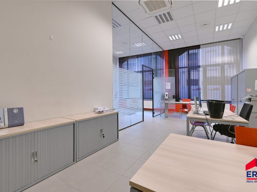 Bien professionnel à vendre
                    à 9900 Eeklo