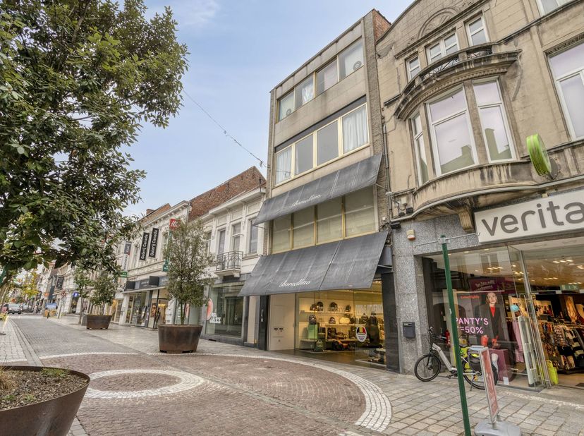 Bedrijfsvastgoed te huur in Ooststraat 87,
                    8800 Roeselare