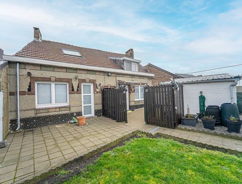                                         Commercieel Gebouw te koop in Châtelineau, € 198.000
