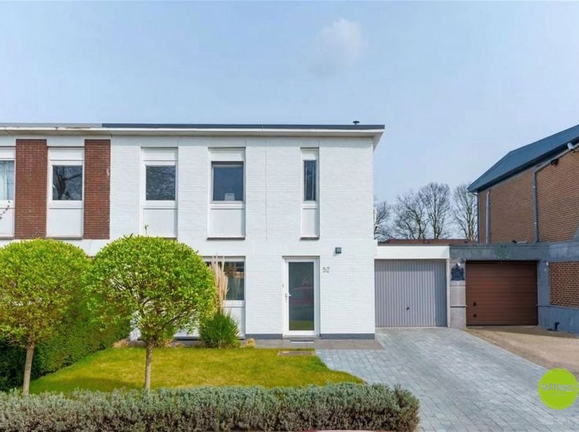 **Bezoek op afspraak mogelijk op dinsdag 7 april tussen 16u en 19u**<br />
<br />
Instapklare, energiezuinige woning met 3 slaapkamers in Westerlo<b