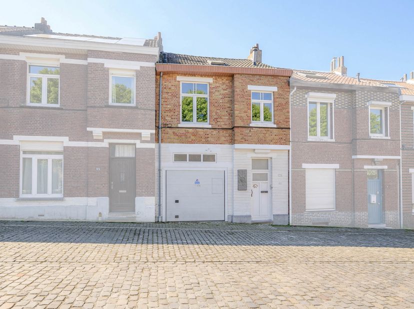Maxime Real Estate vous présente un duplex 2 chambres CASCO.<br />
Idéalement situé à la limite des quatre communes de Drogenbos - Uccle - Beersel et