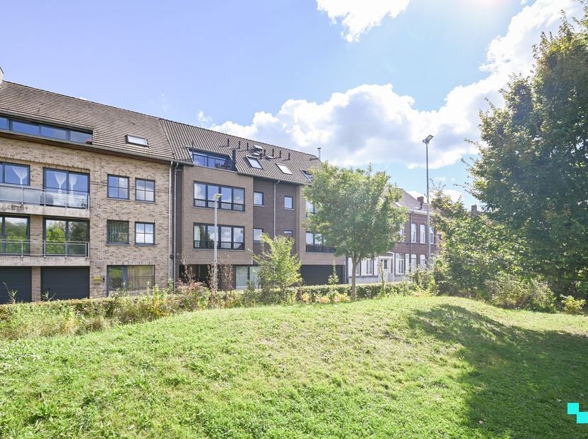 Ontdek dit energiezuinig tweeslaapkamer appartement gelegen op de eerste verdieping van de residentie 'Parkzicht' , te centrum Izegem, nabij&amp;nbsp;vers
