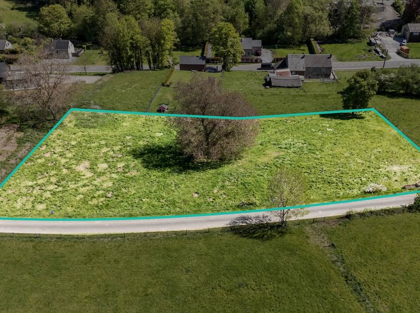 EBimmo vous propose cette très belle parcelle de terrain à bâtir (1339m²), reprise en liseré rose sur le plan de géomètre en 2ième photo (partie côté