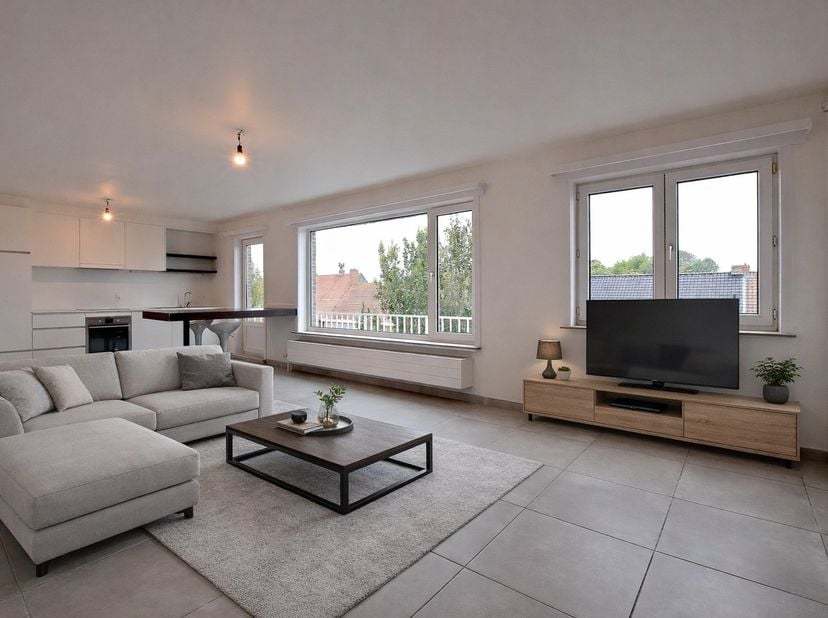 2 appartementen  (gerenoveerd in 2024) mogelijk afzonderlijk te verhuren 99m² + 46m², samen 145m²! - huuropbrengst 1500 €/maand!<br />
- appartement o