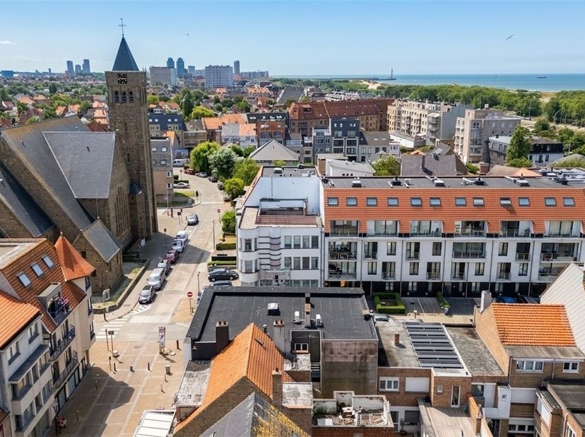Instapklaar appartement met hoogwaardige afwerking<br />
<br />
Dit volledig vernieuwde appartement combineert comfort, stijl en een uitstekende liggi