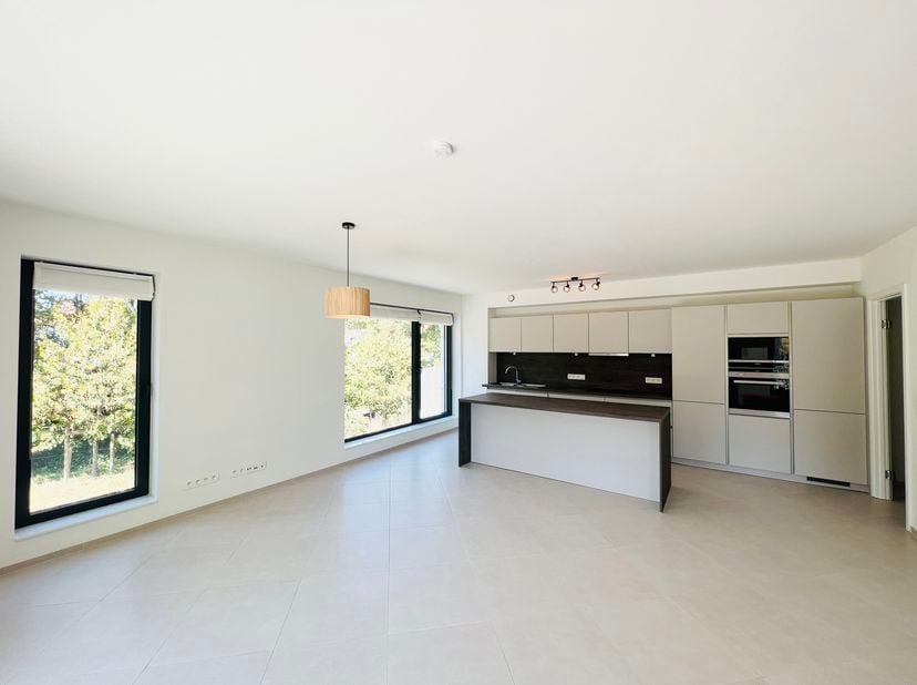 WOLUWE-SAINT-LAMBERT, ideaal gelegen vlakbij het Dumonplein en Woluwe Shopping, in een aangename wijk, prachtig APPARTEMENT (3 slaapkamers/1 badkamer/