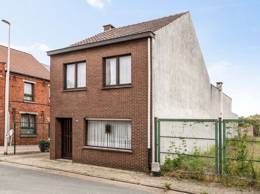 Te renoveren woning op rustige ligging nabij het centrum van Leopoldsburg<br />
<br />
Bent u op zoek naar een woning die u volledig naar eigen smaa